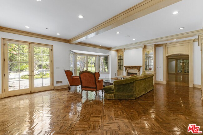Building Photo - 821 Whittier Dr