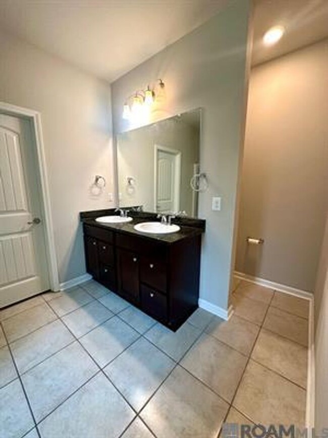 Building Photo - 39356 Legacy Lake Dr