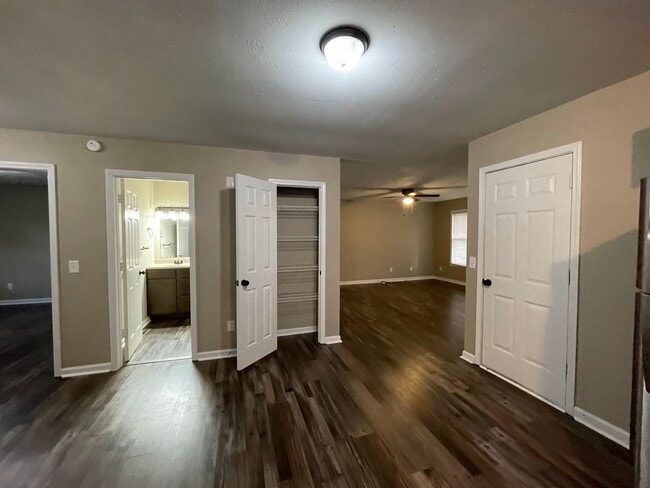 Building Photo - 1006 Northwood Dr