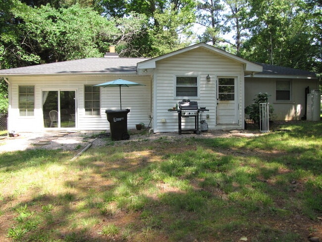 Building Photo - 3608 Knollwood Dr