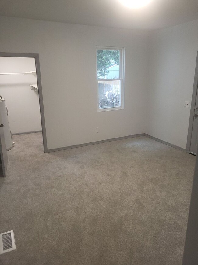 Building Photo - Colonial Place – Bottom Unit for Rent