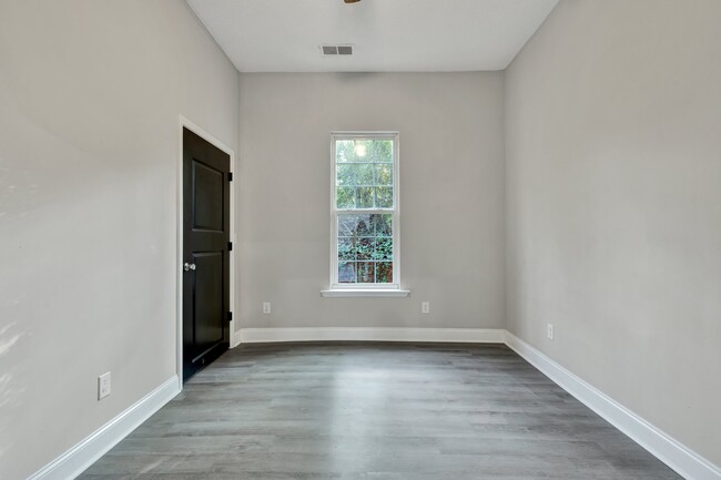 Building Photo - 4405 Grand Ave