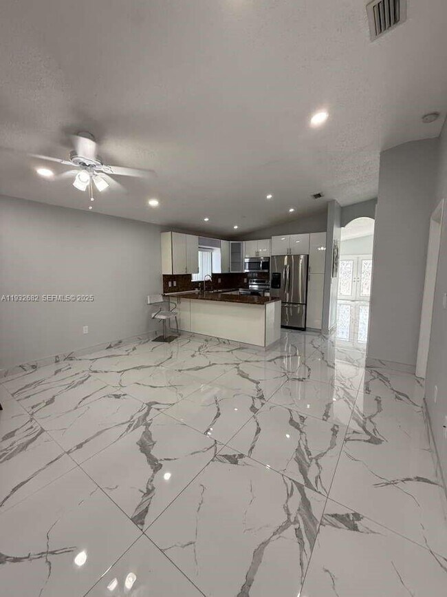 Building Photo - 8701 NW 109th Terrace