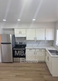 Building Photo - 5040 N 18th Ave