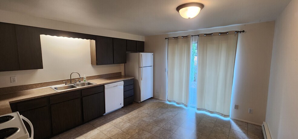 Kitchen - 521 159th St E