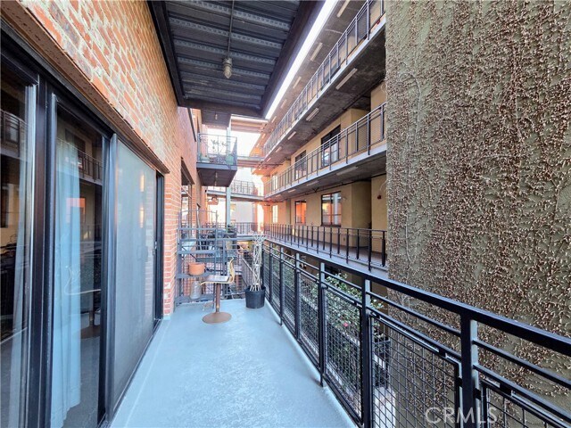 Building Photo - 835 Locust Ave