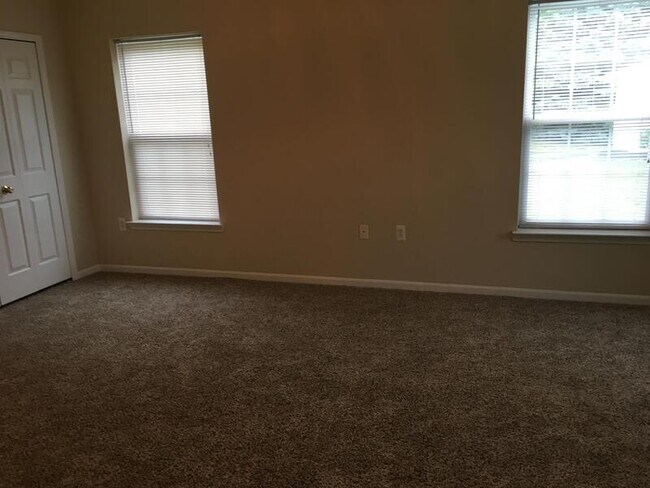 Building Photo - 2792 S Knightsbridge Cir