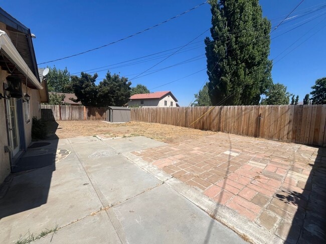 Building Photo - Located in the Heart of Tehachapi!