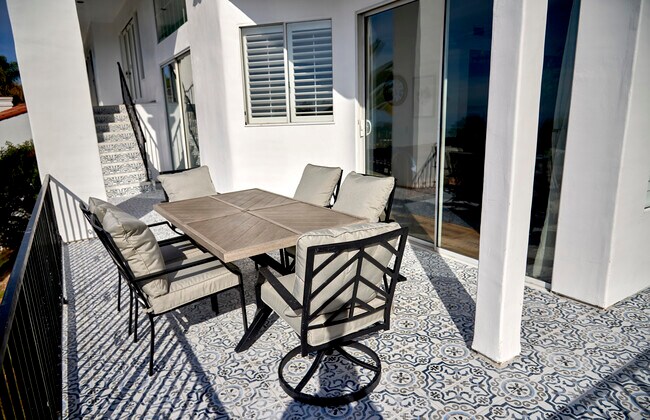 Building Photo - 7080 Via del Mar