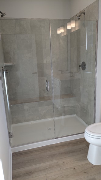 Building Photo - 136 Wood Land Ave