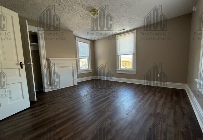 Building Photo - 136 E Allen St