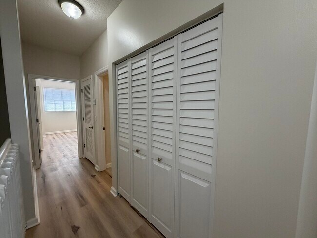 Building Photo - 2052 Alta Meadows Ln