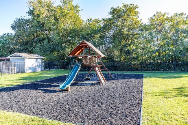 Building Photo - 1035 Watauga Ct