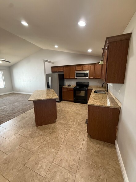 Building Photo - 8457 Granite Ct