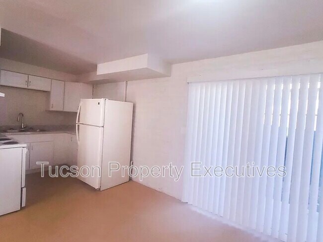 Building Photo - 319 E Blacklidge Dr