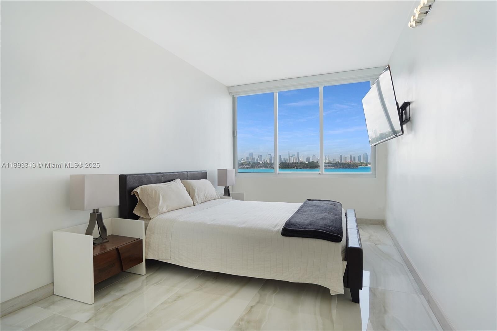 Building Photo - 1000 West Ave