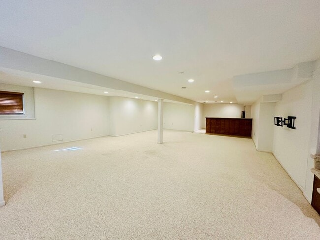 Building Photo - {13040} Spacious Cherry Creek Home + First...