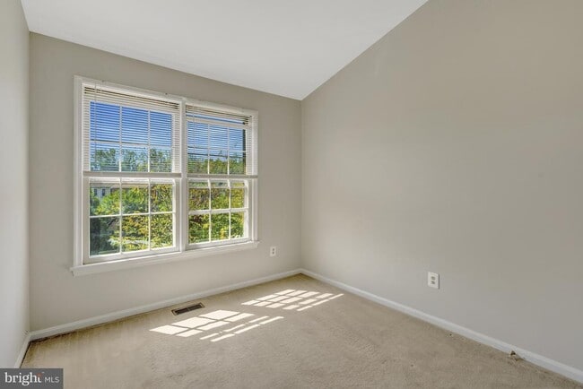 Building Photo - 4234 Fox Lake Dr