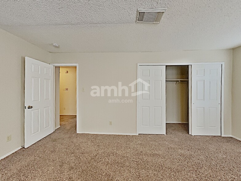 Building Photo - 438 Terra Cotta