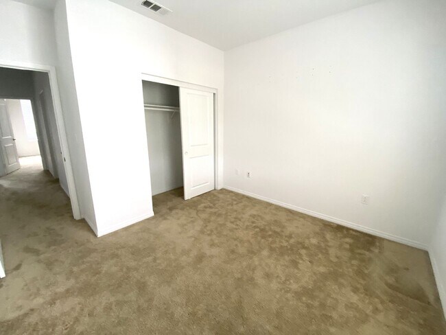 Building Photo - 4 Bdrm Parkside Village Gem -  2 weeks fre...