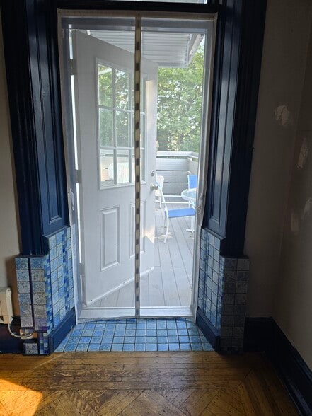 Entry to deck - 443 Green Ln