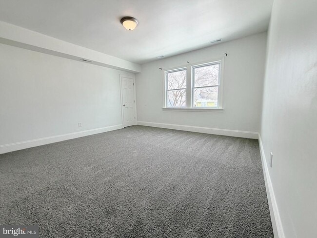 Building Photo - 1709 Trinidad Ave NE