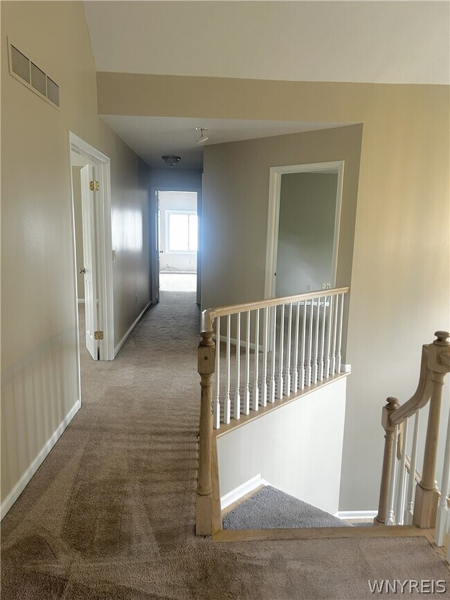 Building Photo - 125 Hobnail Dr