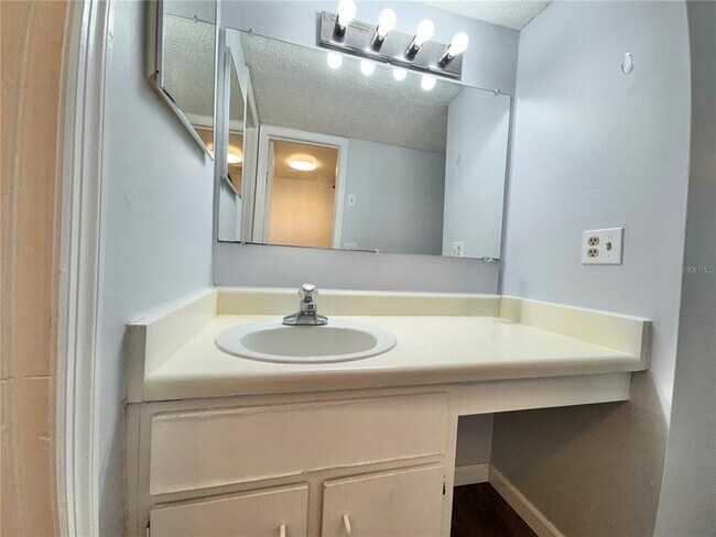 Building Photo - 551 Flemming Way