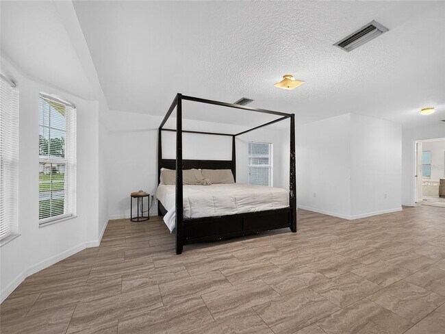 Building Photo - 13405 SW 86th Ave