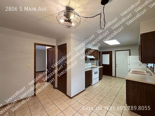 Building Photo - 2806 S Main Ave