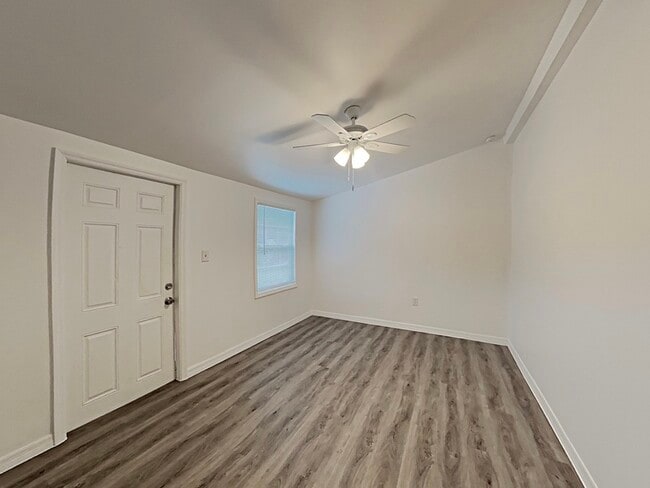 Building Photo - 630 N Halifax Ave