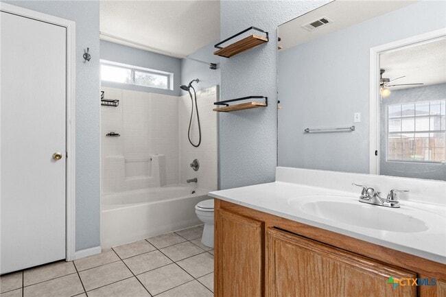 Building Photo - 2909 Lantana Dr