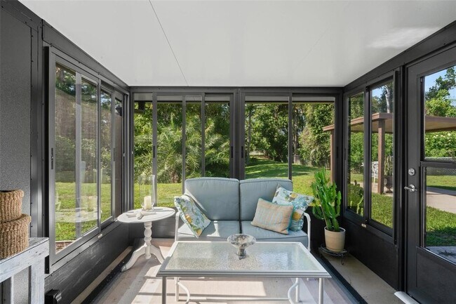 Building Photo - 1980 Tahitian Pl