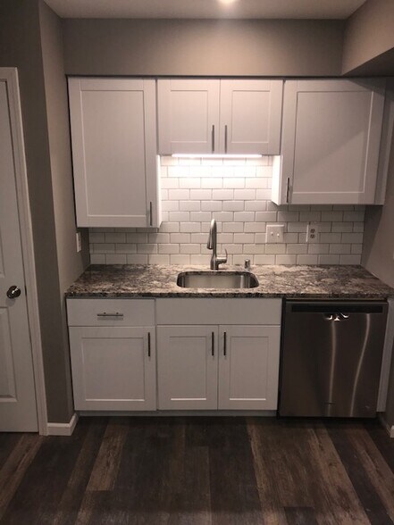 Kitchen - 642 Dundee Ln