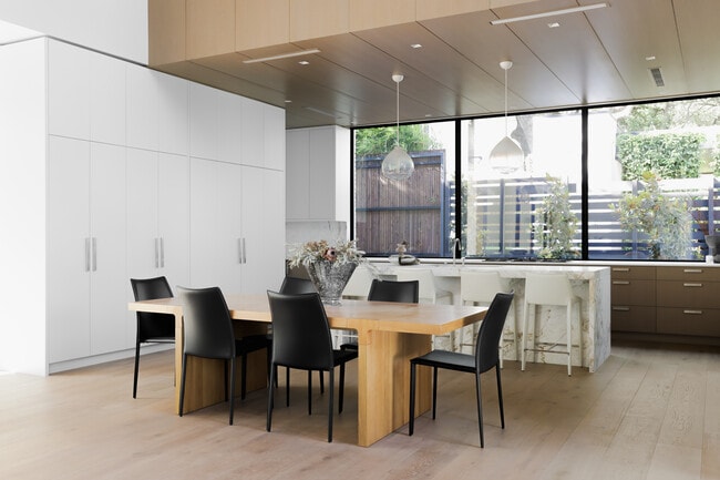 Building Photo - 2106 Matthews Dr