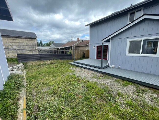 Building Photo - 2 Story Remodeled Single-Family Home in Po...