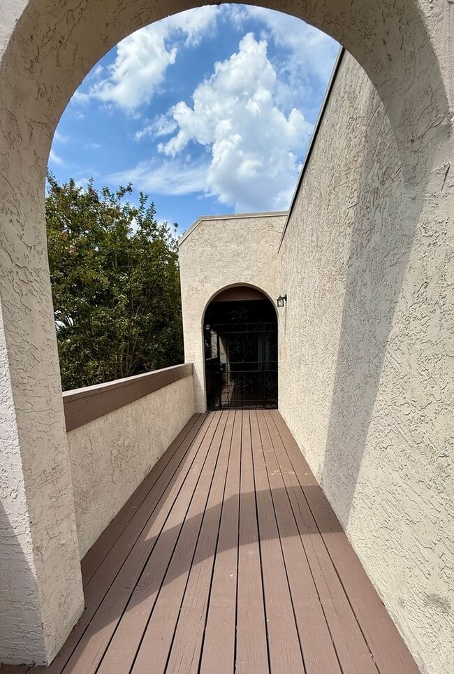 Building Photo - Spacious Townhouse For Rent at Montezuma T...