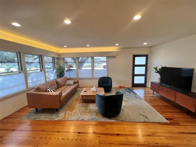 Building Photo - 1511 Chelsea Ln