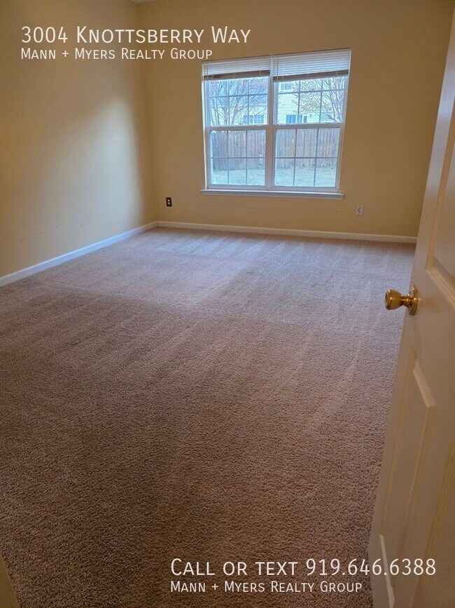 Building Photo - 3004 Knottsberry Way