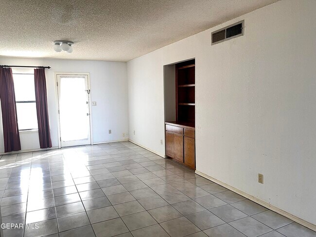 Building Photo - 4006 Skyline Ave