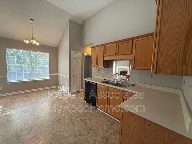 Building Photo - 70 Clear Springs Dr