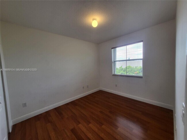 Building Photo - 6740 NW 114th Ave