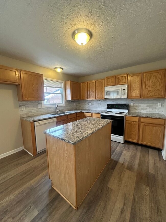 Building Photo - 4BR / 2BA Home in Middletown with Two Car Garage For Rent!