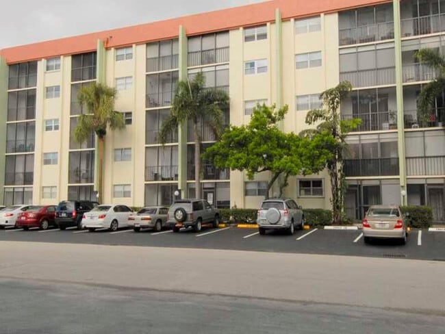 Building Photo - 5321 NE 24th Terrace