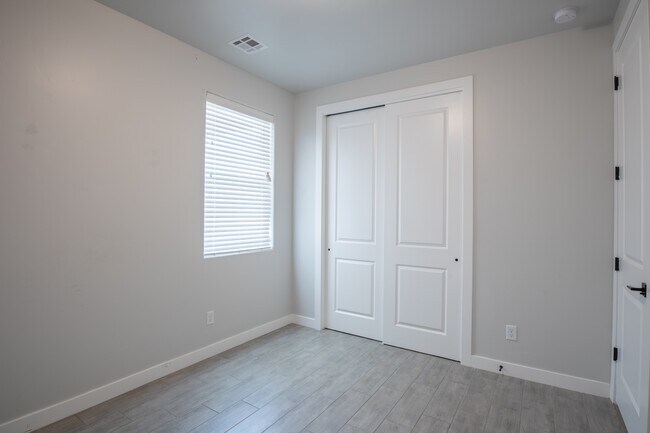 Building Photo - 6202 Bayberry Rd