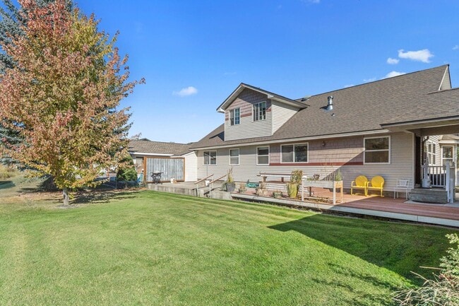 Building Photo - 1005 N 3rd St E