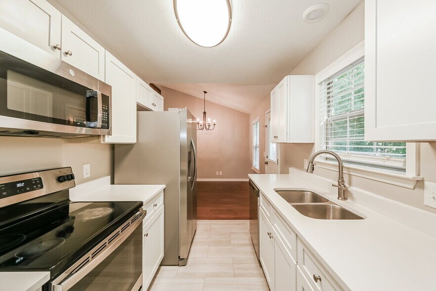 Building Photo - 4936 Deerhaven Dr