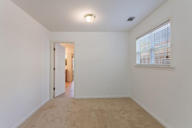 Building Photo - 279 Collins View Ct