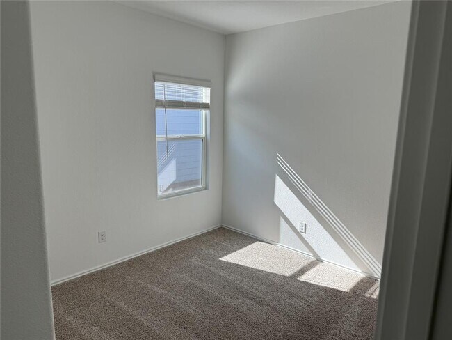 Building Photo - 408 Whoopers Loop