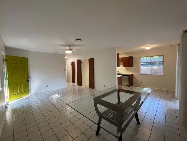 Building Photo - 804 E 32nd St